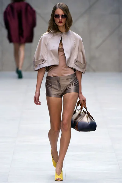 Look 19